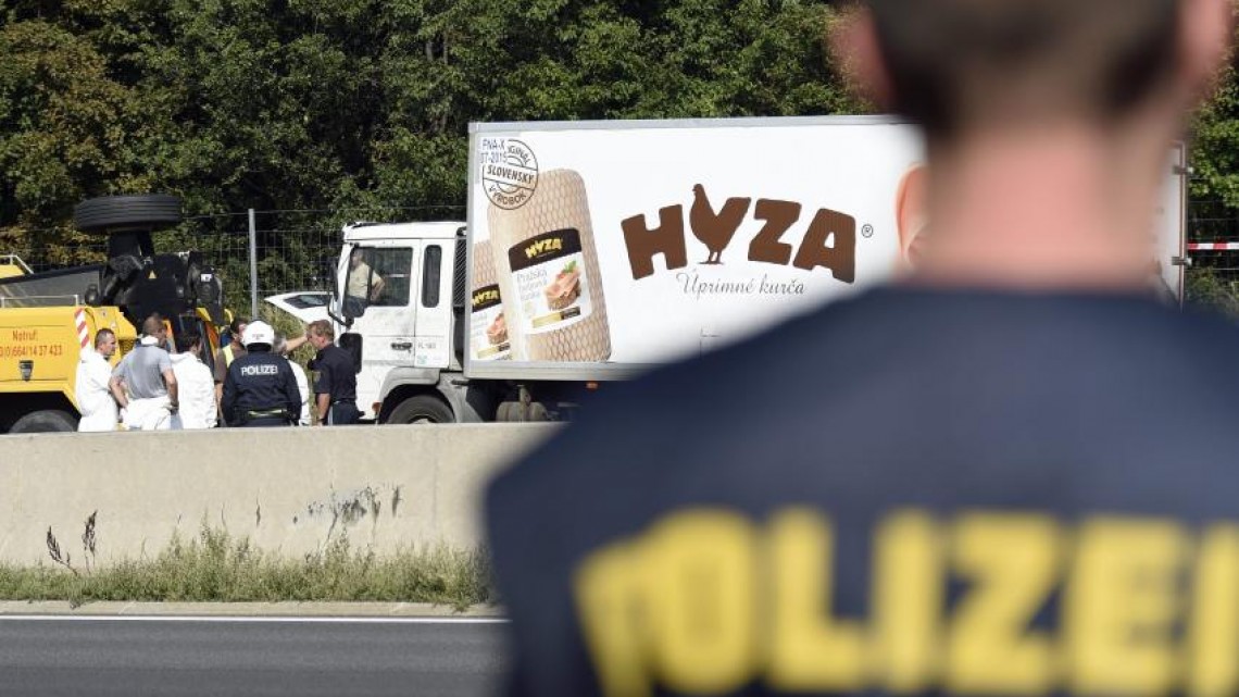 Camionul cu refugiați morți a fost abandonat la 50 de km de Viena/ Sursa foto: Agerpres