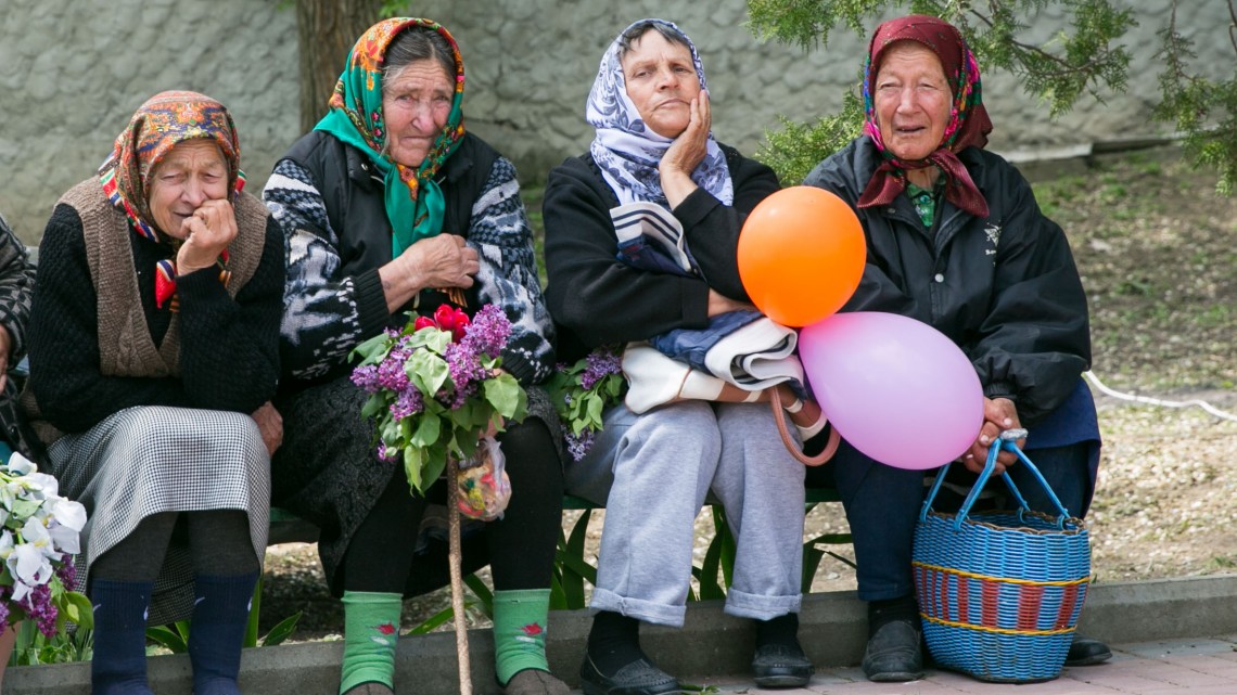 Femei din Autonomia Găgăuză se odihnesc în zi de sărbătoare / FOTO: Report.md