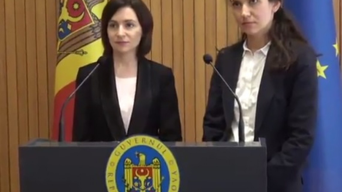 Prim-ministrul Maia Sandu și ministrul Justiției, Olesea Stamate. Sursa foto: Report.md