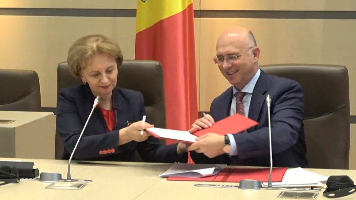 Liderii PSRM și PDM - Zinaida Greceanîi și Pavel Filip - au semnat acordul de coaliție. Sursa foto: Report.md