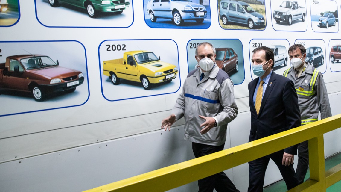 Ludovic Orban spune că, din discuțiile pe care le-a avut cu managementul companiei Renault din România, nu a rezultat nicio concluzie privind existența unei decizii vizând restrângerea unor activități sau concedieri (sursa foto: Guvernul României)
