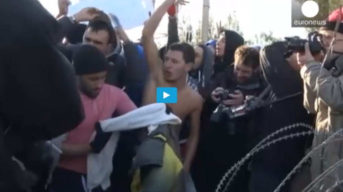 Refugiați la granița Macedoniei cu Grecia/ Captură Euronews