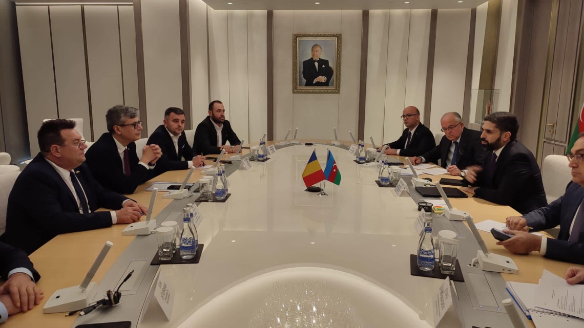Virgil Popescu și delegația română la discuția cu reprezentanții companiei azere Socar (Sursa foto: pagina de Facebook a ministrului Virgil Popescu)