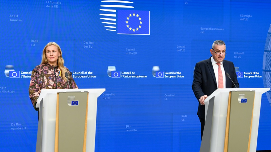 Comisara europeană pentru energie Kadri Simson și ministrul ceh al energiei Jozef Sikela. Sursa foto: https://newsroom.consilium.europa.eu