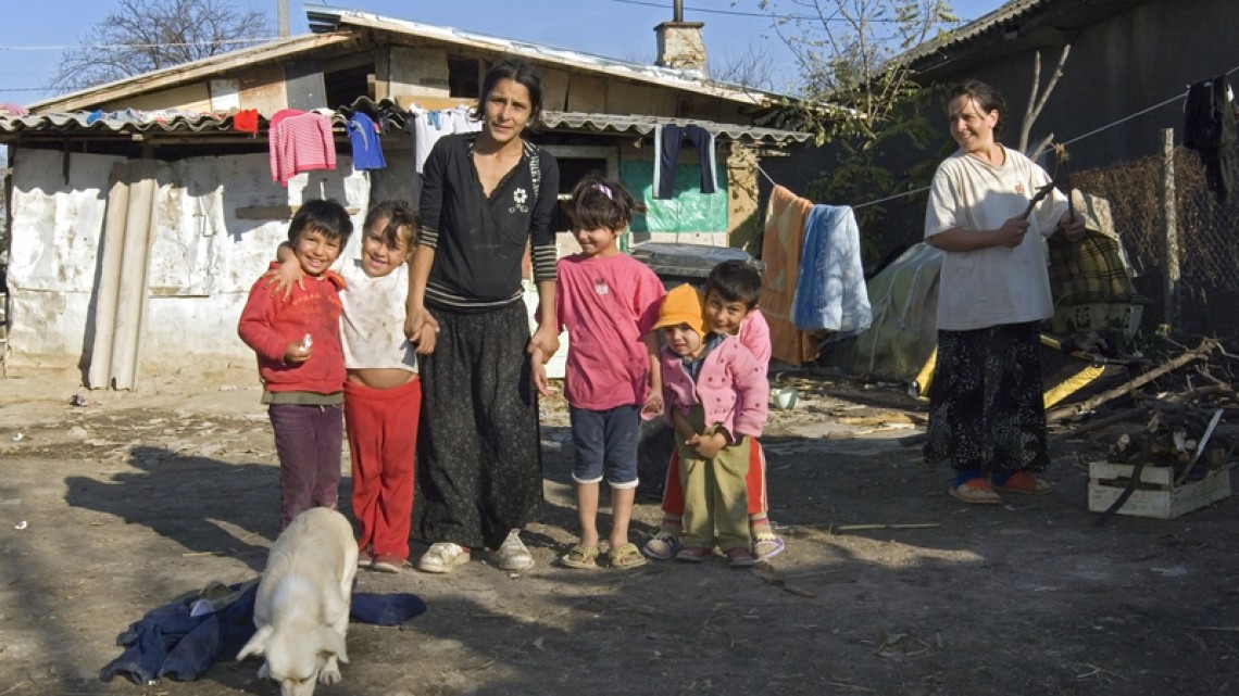 Familie de romi din județul Dâmbovița, România Sursa foto: <a href=