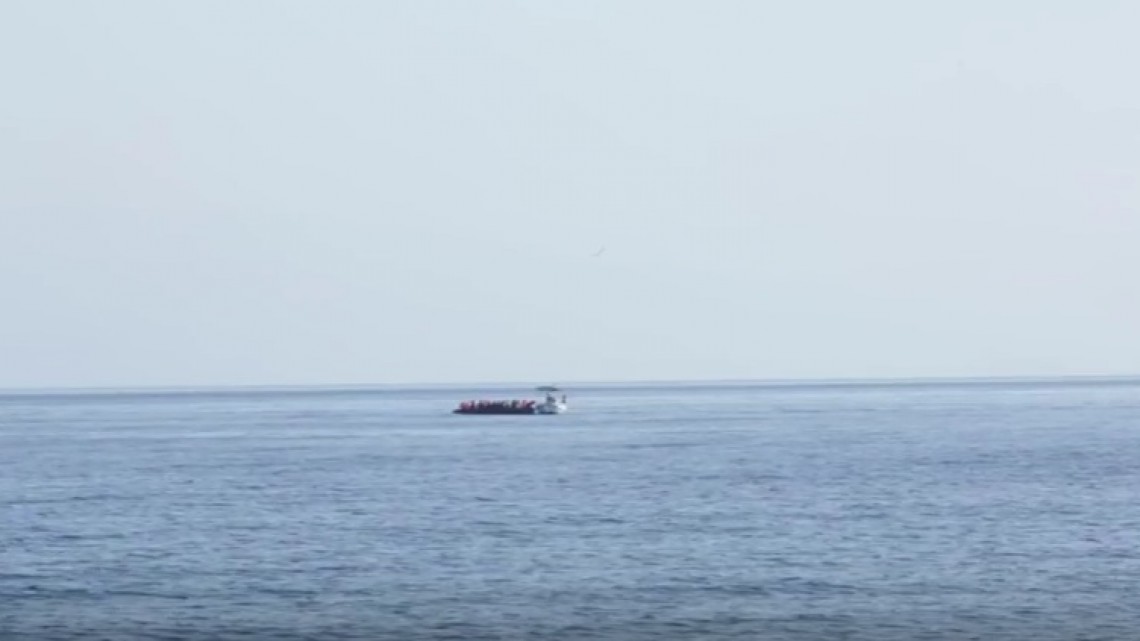 Refugiați plutind pe Mediterana. Sursa UNHCR (Video)