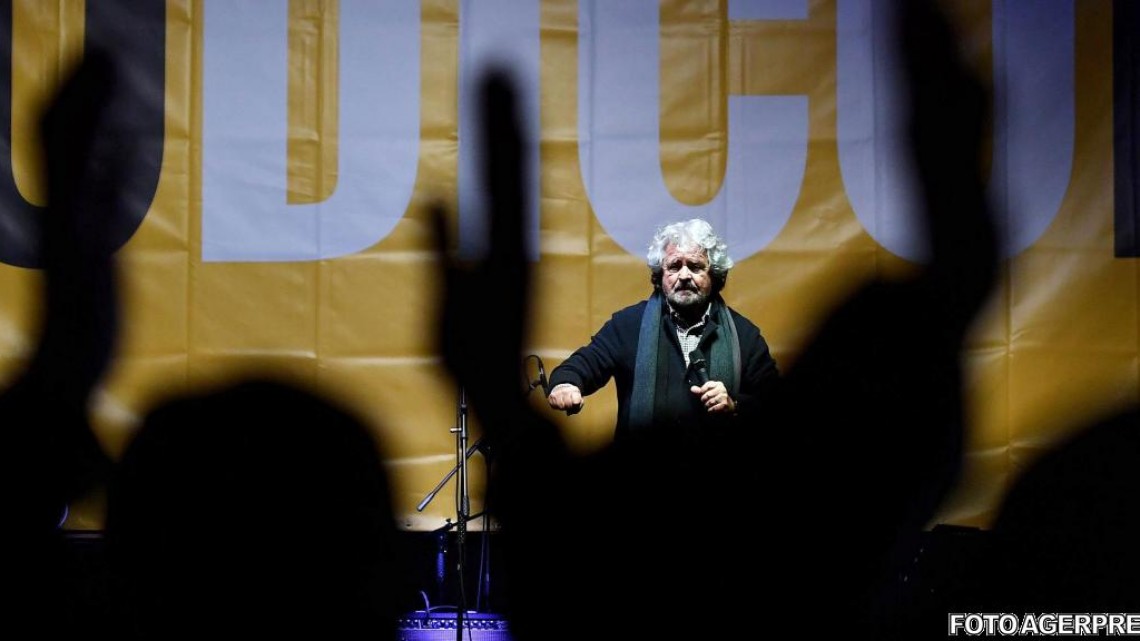 Beppe Grillo, la o reuniune împotriva reformei lui Renzi, Torino, 2 decembrie.