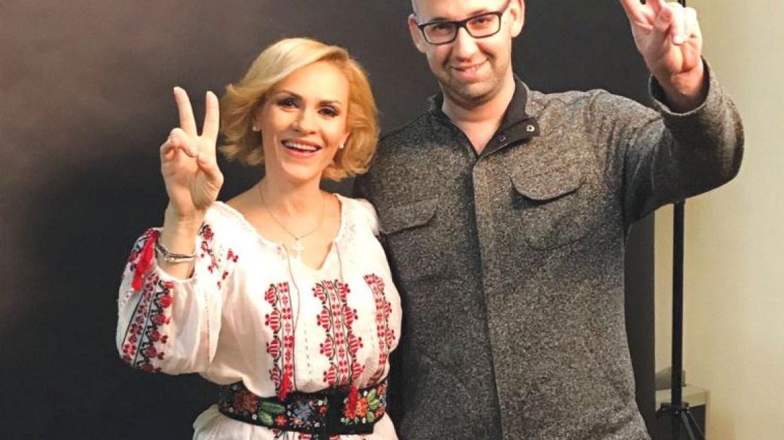 Moshe Klughaft alături de Gabriela Firea, salutând victoria PSD. FOTO: The Jerusalem Post