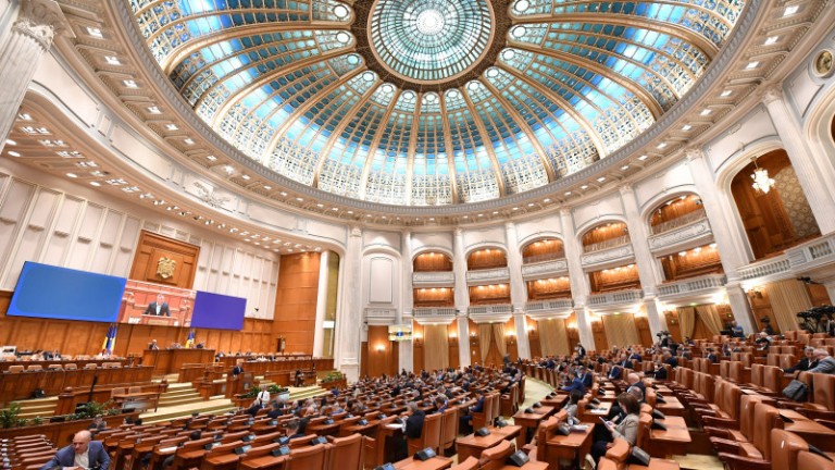 Parlamentul a luat act de faptul că soldați ucraineni vor fi antrenați în România