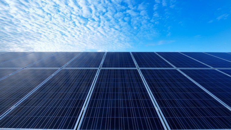 CE deschide o investigație asupra unui contract privind construirea unui parc fotovoltaic în România