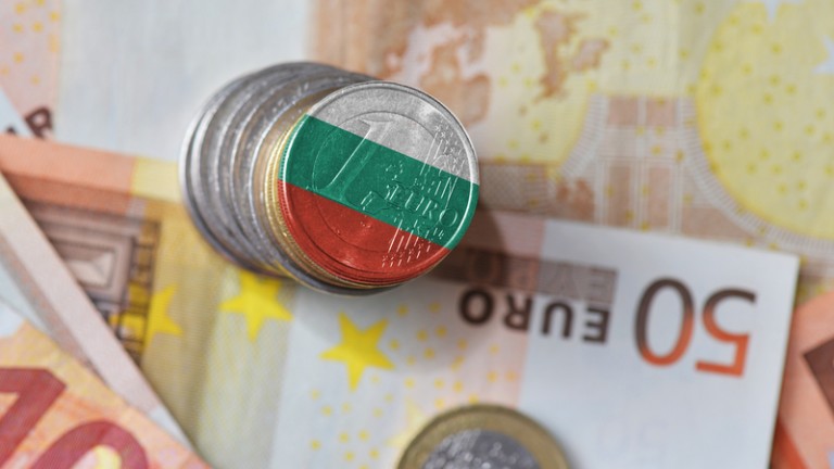 Criza politică va costa cel puțin un miliard de leva și intrarea în zona euro