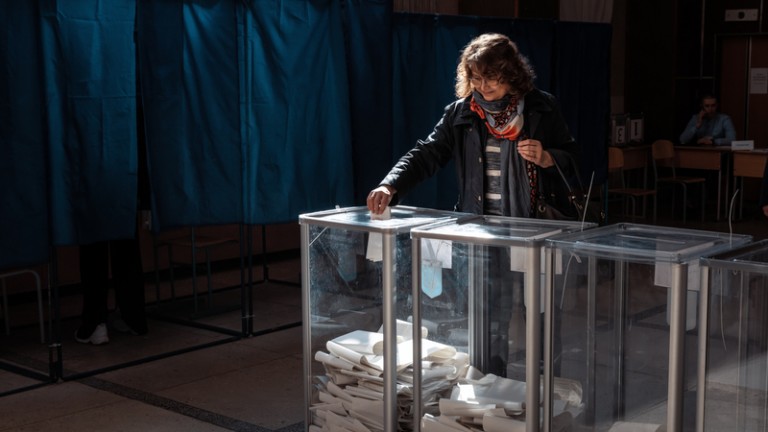 Alegerile europene ar urma să ducă la „căderea măștilor” extremei drepte
