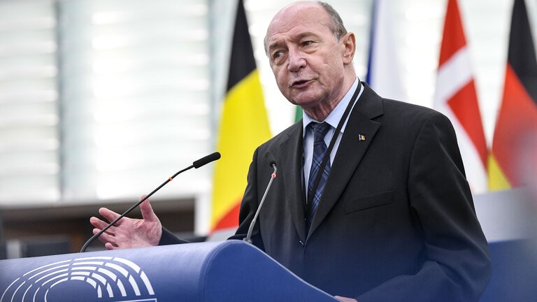 Băsescu, despre alegerea lui Cîrstoiu: E o probă a incompetenței politicienilor, sunt slabi la minte