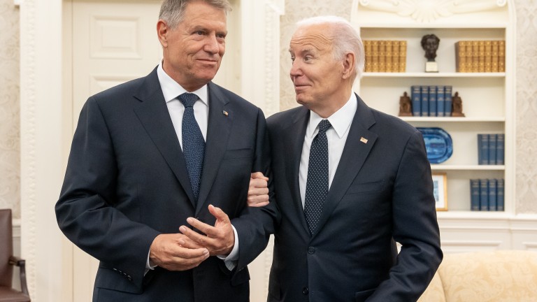 Klaus Iohannis spune că a vorbit cu Joe Biden despre candidatura sa la șefia NATO