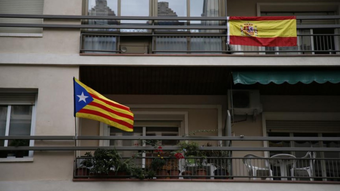 Steagul spaniol și cel catalan ar trebui să stea pe masa dialogului, nu în lupte, susține Bruxelles-ul